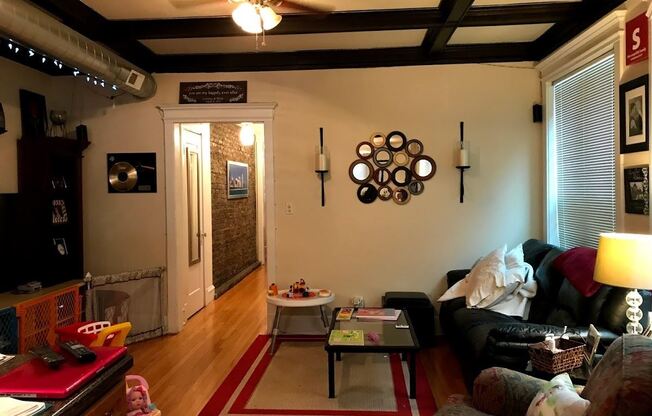 4118 N Clarendon Ave Unit 2
