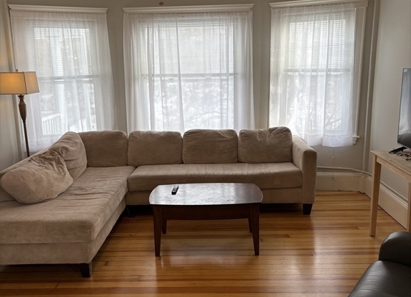 1877 HYDE PARK AVE