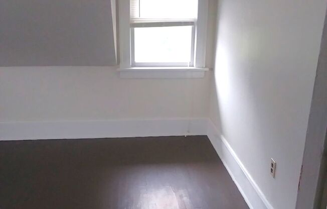 713-713 1/2 13th Avenue