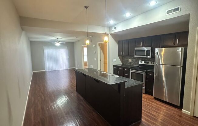 2 beds, 2 baths, $1,150, Unit Walnut A202