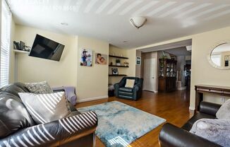 1025 E COLUMBIA AVE