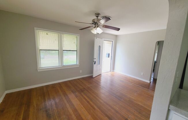 Three Bedroom One Bathroom Cottage in Palmetto Park, St. Petersburg