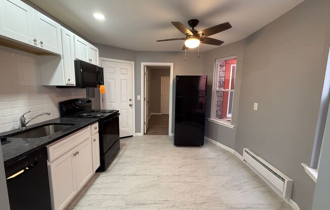 1 bed, 1 bath, $1,050, Unit 7