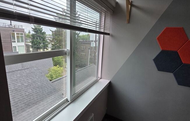 Studio, 1 bath, 172 sqft, $1,300, Unit B7