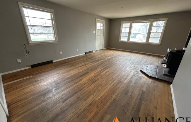 $300 OFF 1st MONTH'S RENT! Recently Updated!