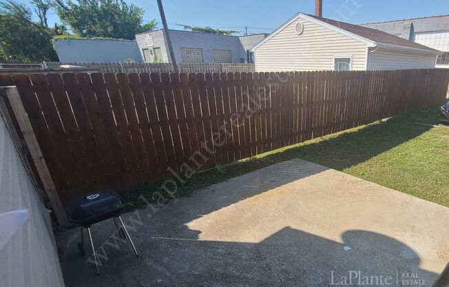 2 beds, 1 bath, $1,000