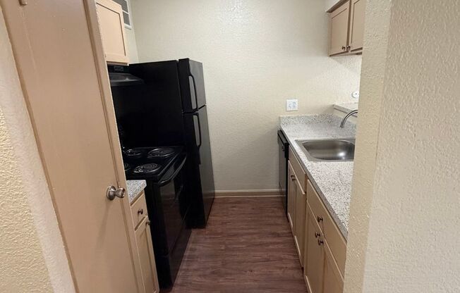 2 beds, 1 bath, 812 sqft, $1,085, Unit 1410