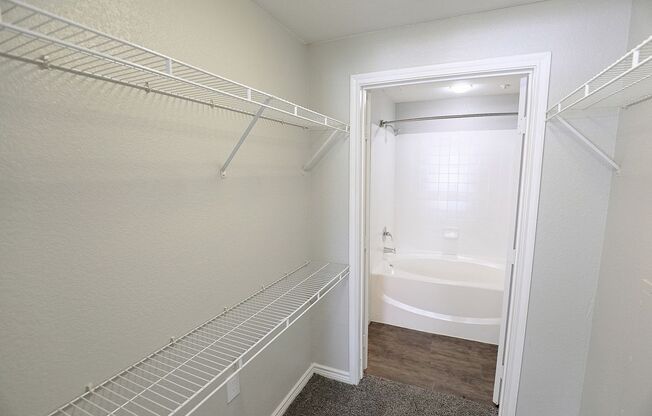 1 bed, 1 bath, 715 sqft, $1,051