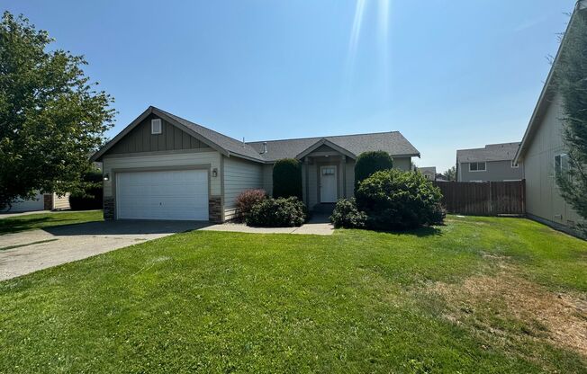 Charming 4-Bedroom Home with Large Fenced Yard and Modern Updates in Ellensburg