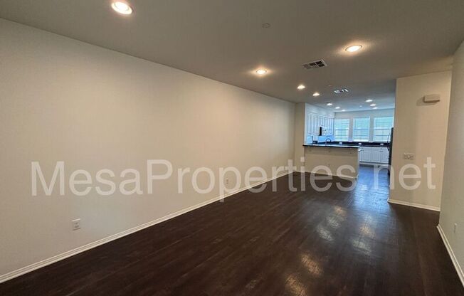 829 E CASSIA LN
