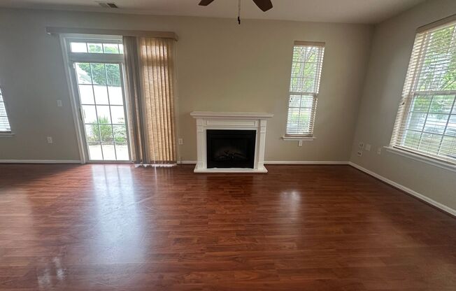 Beautiful townhouse style condo in Ridgely Manor!