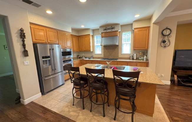 2901 EMBLETON LN
