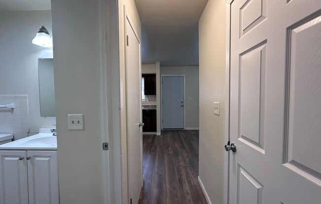 3 beds, 1.5 baths, 1,100 sqft, $1,295, Unit 7175