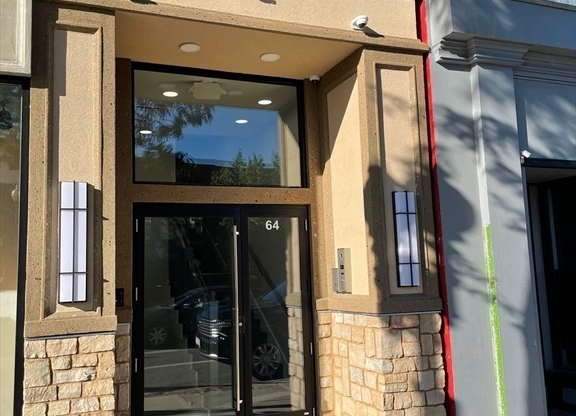 2 beds, 1 bath, $2,250, Unit 301