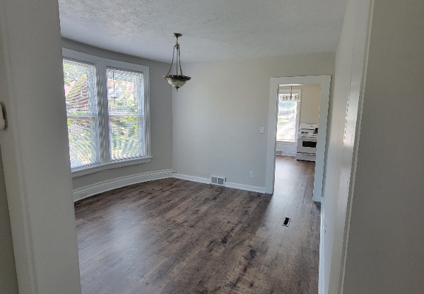 701 W 8 ST