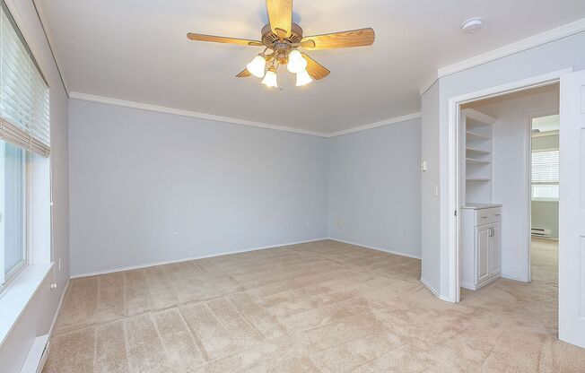 Great Location! 2 bedroom, 2.5 Bathroom Townhouse in Orchard Hills!!