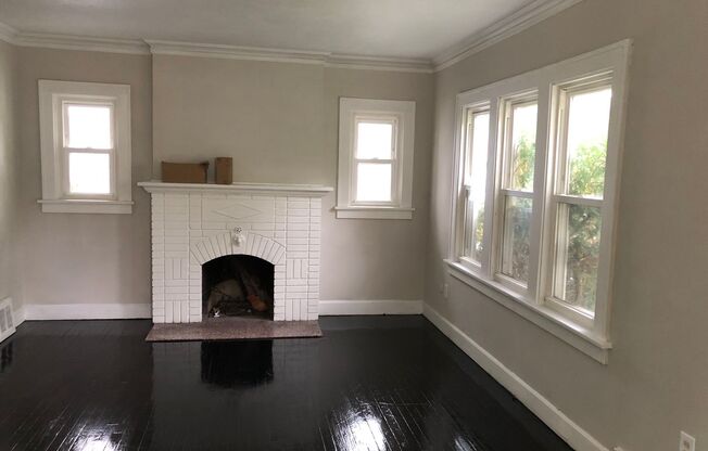 3 beds, 1 bath, $1,300