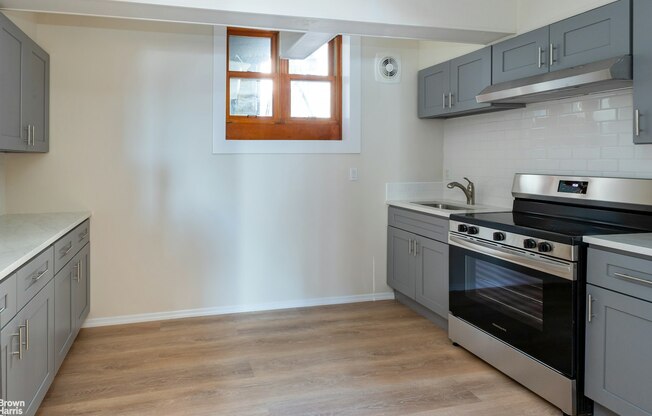 121 72 ST