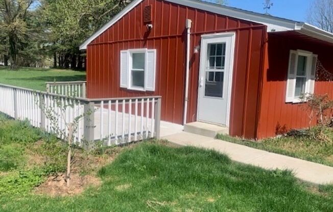 Cozy 2 BR/1 BA Apartment in Bowie!