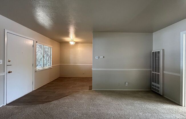 Cozy Downstairs 1 bedroom 1 bathroom in Charming River Park! Just Minutes From CSUS! Must See!