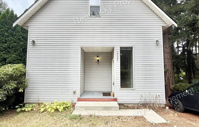 Unique Loft House in Auburn w/ Expansive Garage and Natural Lighting!