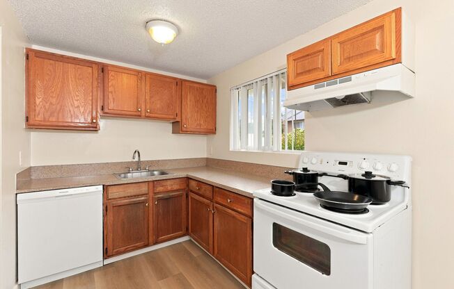 3 beds, 1 bath, 864 sqft, $1,895, Unit 15