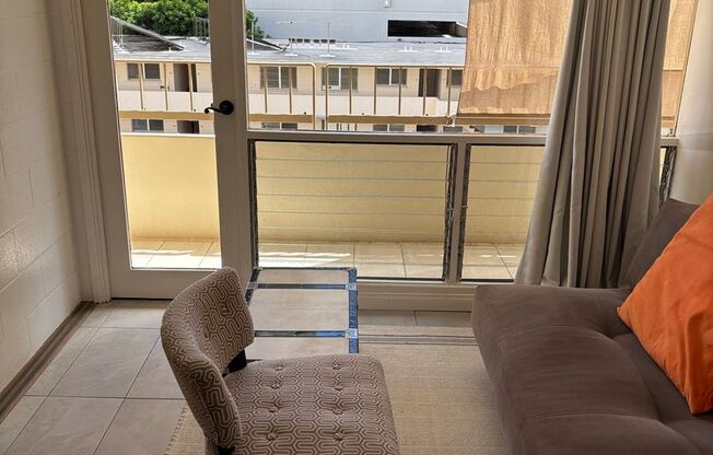 2 beds, 1 bath, $3,000, Unit # 402