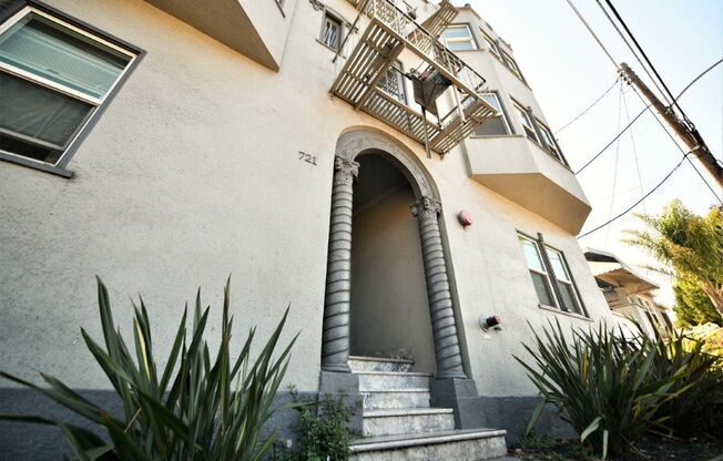 1p586 - 721 40th St.