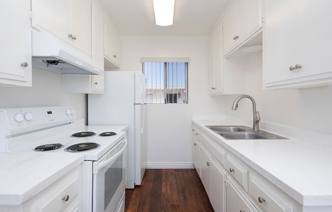 1 MONTH FREE!!! Beautiful 1-Bedroom in Chula Vista with Parking