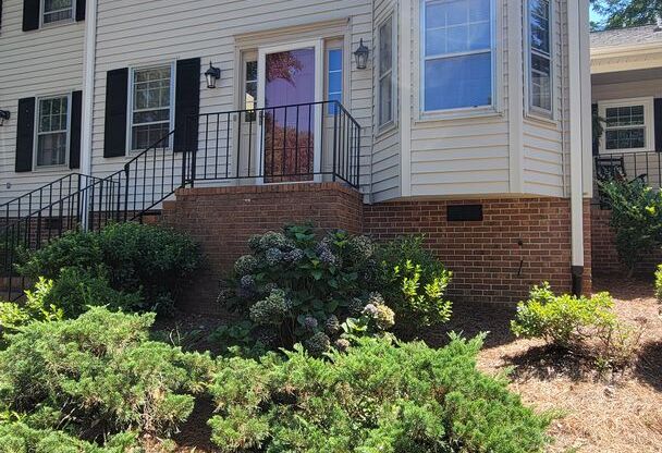 3 Bed, 2.5 Bath Townhome in Downtown Greenville is Available