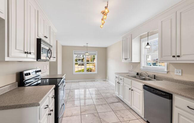 Stunning and Spacious! 3Bed/2.5Bath Townhome in Clayton NC!