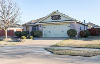 Lovely 3 bedroom home with split bedrooms in Frisco ISD, Community pool, playground, just perfect for a small or growing family!