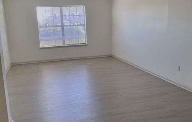 2 beds, 1 bath, 1,050 sqft, $1,395, Unit 166