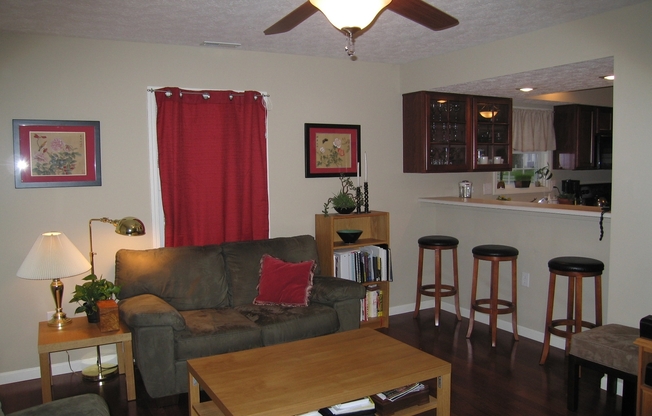 3 beds, 2.5 baths, $1,700