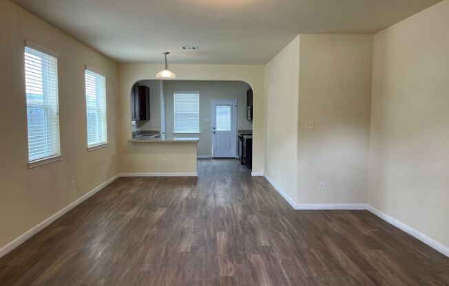 4B2.5B Move-in Ready Home close to TX-8 in Harris County 77044!