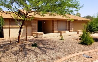 Four Bed Home w Pool in Prime South Tempe Location