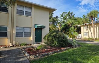 NEW PRICE / N Tamiami Trail / Townhouse