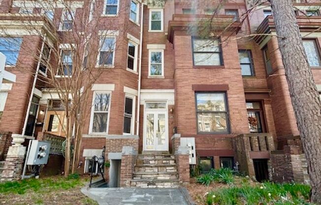 Gorgeous 3 bedroom/studio, 3.5 bath unit in the highly sought after Columbia Heights neighborhood!
