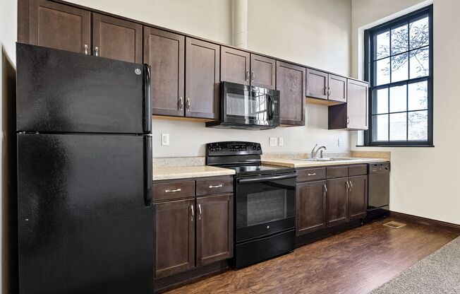 1 bed, 1 bath, 718 sqft, $875, Unit Ellis Urban Lofts - 111