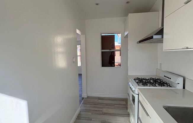 1 bed, 1 bath, 400 sqft, $1,595, Unit 12