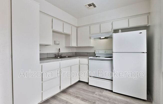 1702 W VOGEL AVE