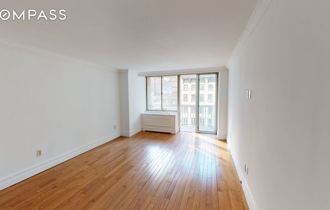 1 bed, 1.5 baths, $5,500, Unit 4H