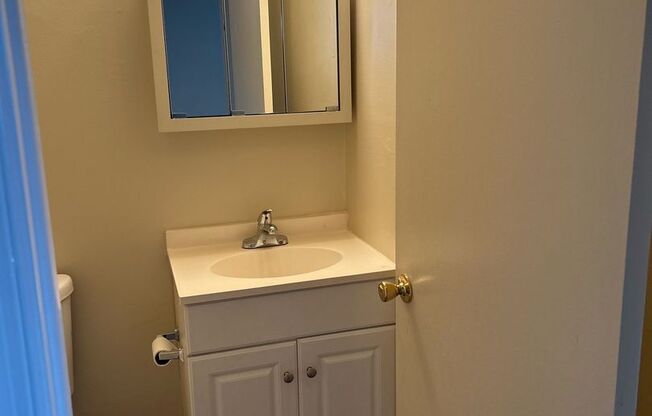 1 bed, 1 bath, 625 sqft, $1,275, Unit F11