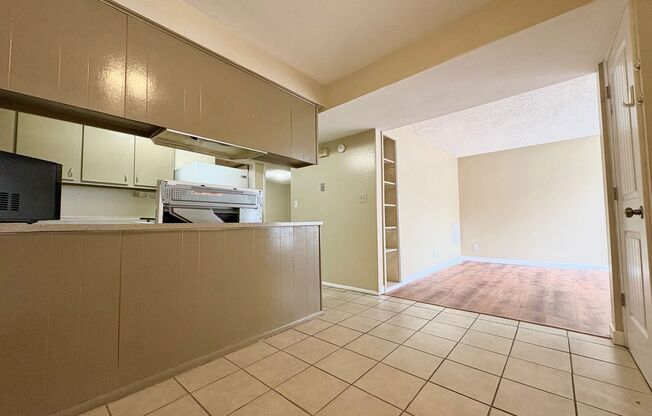2 beds, 1 bath, 1,000 sqft, $1,195, Unit Unit 7