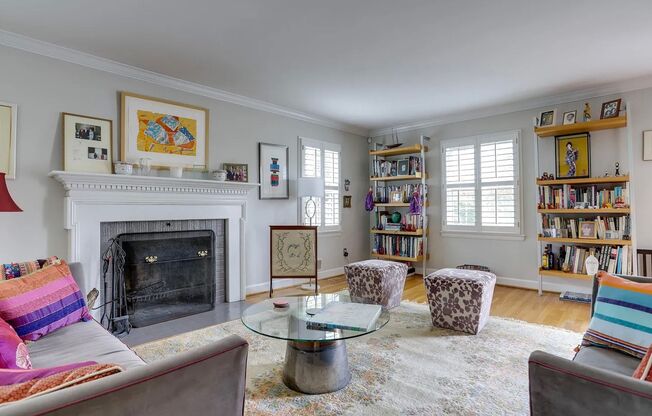 Dapper on Dresden - SF Brick 3 bed + 2Full Ba + 2 1/2 Ba GEM