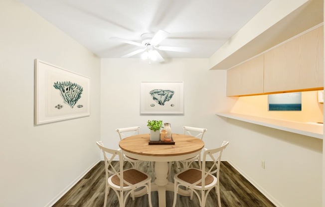 Dining room at Silver Lake Apartments