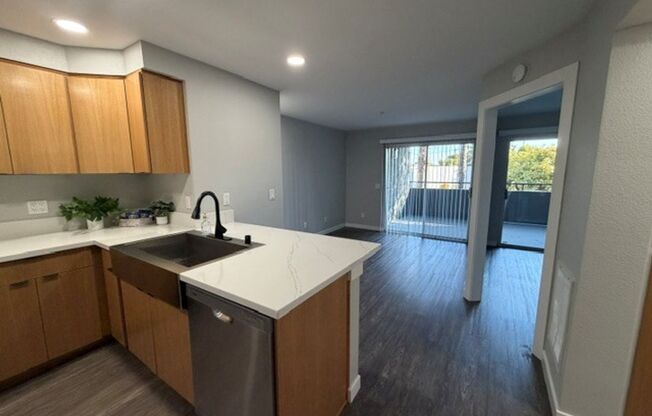 1 bed, 1 bath, 495 sqft, $2,405, Unit F-123