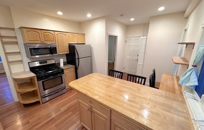 2 beds, 1 bath, 951 sqft, $3,200, Unit 1