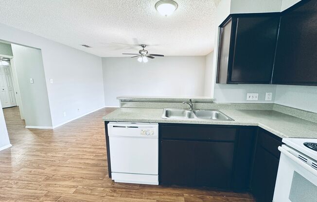 2 beds, 1 bath, 840 sqft, $1,275, Unit Unit C