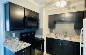 Beautiful 2-Bedroom Condo in Myers Park - All utilities included!